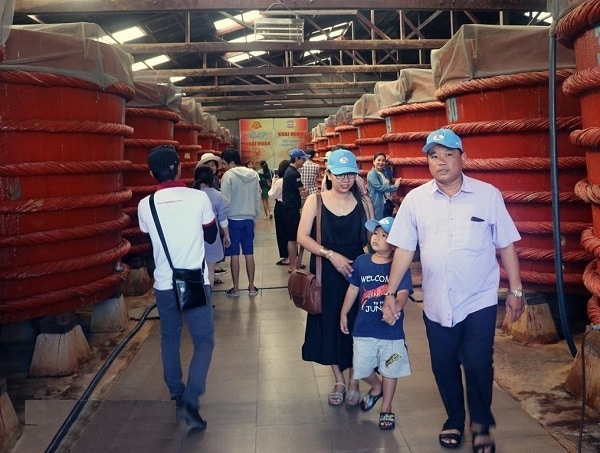 Kinh nghiệm du lịch Phú Quốc. Tham quan cơ sở sản xuất nước mắm