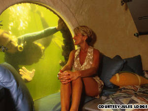 Jules' Undersea lodge - iVIVU.com