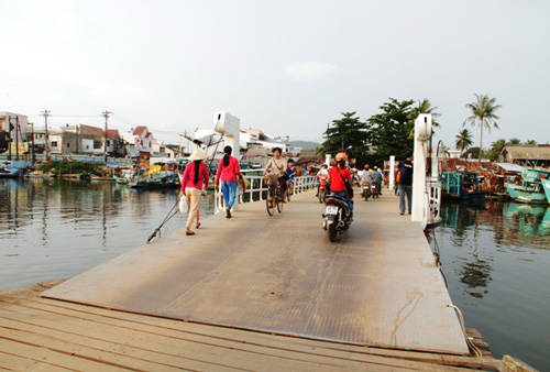 Xe máy là phương tiện mà dân du lịch tự do trong và ngoài nước ưa thích tại Phú Quốc