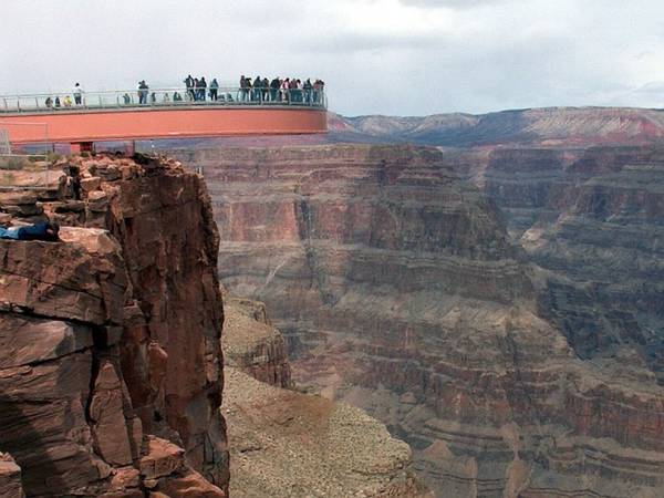 Vì thế, việc đứng trên đường đi bộ trên không ở hẻm núi Grand Canyon và chiêm ngưỡng cảnh vật xung quanh quả là một trải nghiệm không thể tuyệt vời hơn. 