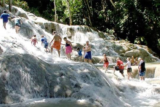 River Falls tại Dunn, Ocho Rios, Jamaica - iVIVU.com