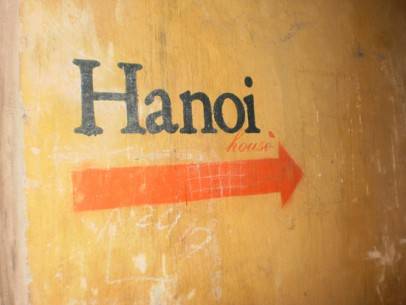 Con hẻm dẫn vào quán Hanoi House