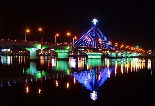 Cầu sông Hàn – địa điểm hấp dẫn khi du lịch Đà Nẵng: Du lịch Đà Nẵng nên đi đâu chơi?