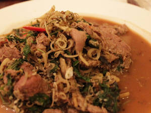 Món kiến đỏ với thịt bò và húng quế - iVIVU.com