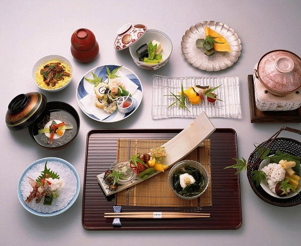 Du lịch Nhật Bản thử ăn bữa cơm truyền thống: Nhật Bản có đặc sản gì nổi tiếng?