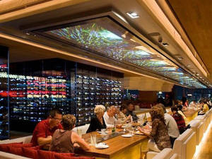 Du lịch Bangkok - nhà hàng Long Table - iVIVU.com