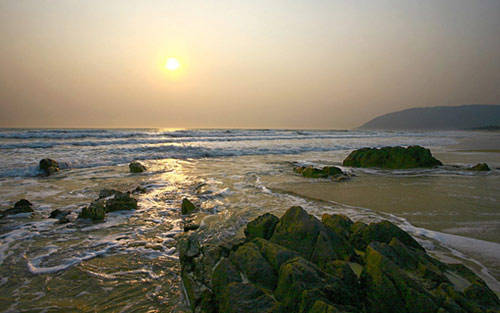 Bình minh trên bãi biển Hoành Sơn, biến vắng trong ánh ban mai