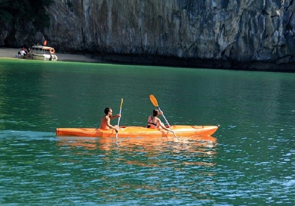 Kinh nghiệm du lịch Hạ Long, chèo kayak ở Hang Luồn