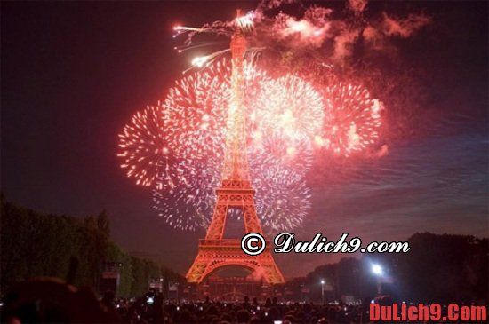 Xem hòa nhạc trước tháp Eiffel - Địa điểm du lịch miễn phí ở Paris Pháp