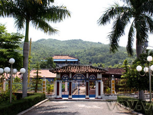 Nhà Lớn Long Sơn (đền Ông Trần) - Vũng Tàu - iVIVU.com