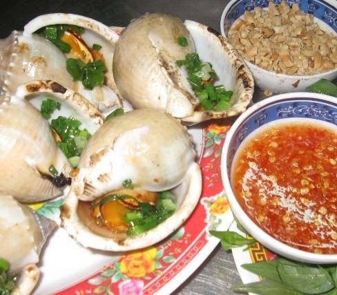 Ẩm thực Sài Gòn - Ốc tỏi nướng mỡ hành - iVIVU.com