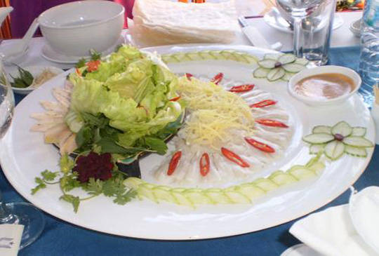 Ẩm thực Phú Yên - gỏi cá mai - iVIVU.com