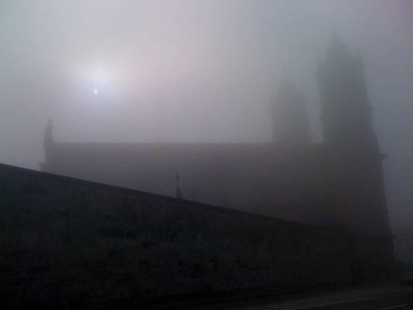 Porto, Bồ Đào Nha, số 28 Giáo Hội của Lapa, vào buổi sáng sớm có sương mù tuyệt vời này. - Jorge de Sousa, Porto, Matosinhos, Bồ Đào Nha (Gửi 11 tháng 1)