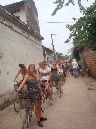 Đạp xe đi thăm làng cổ Đường Lâm