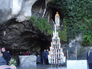 Nhà thờ Đức mẹ Đồng trinh ở Lourdes, Pháp