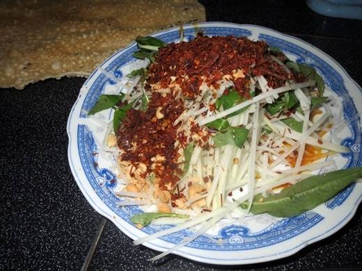 Bò hít của Quảng Ngãi chính là gỏi đu đủ ở Sài Gòn. (Nguồn: Internet)