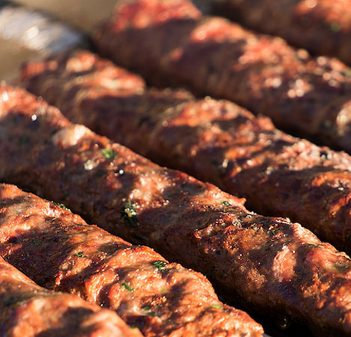 Shish Kebab, Thổ Nhĩ Kỳ Shish kebap là một phiên bản của kebab Thổ Nhĩ Kỳ, món ăn phổ biến trong ẩm thực Trung Đông. Món này là các xiên nhỏ gồm nhiều miếng thịt xen lẫn với rau hay củ quả.