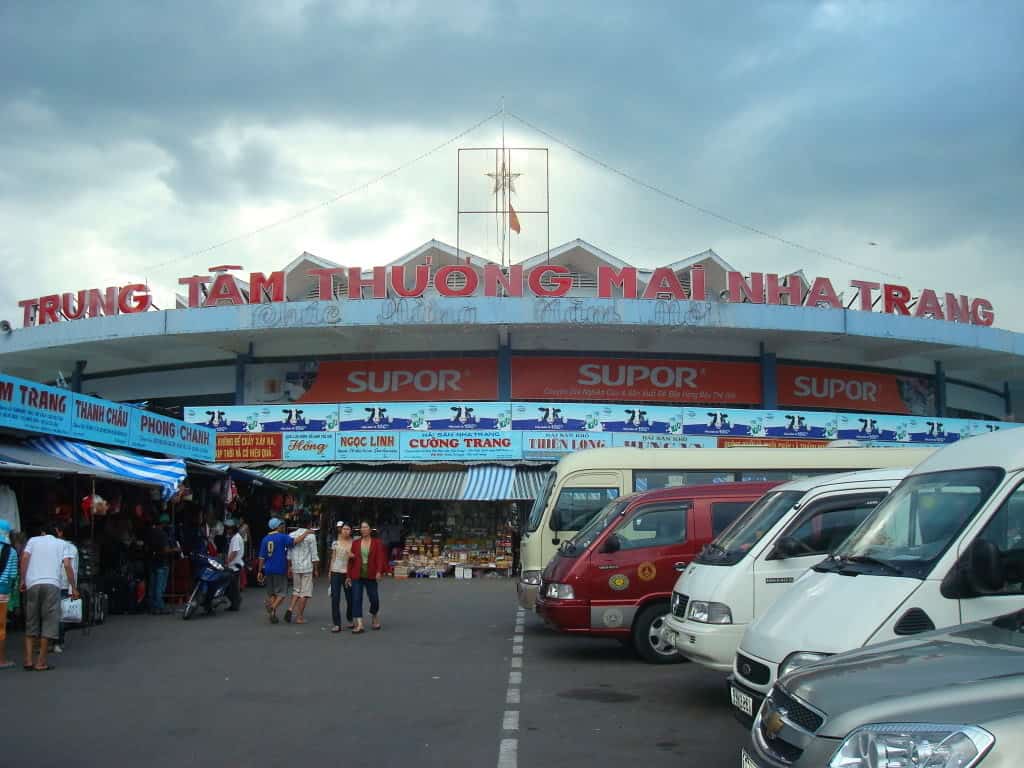 Chợ Đầm Nha Trang luôn thu hút đông đảo khách du lịch (Ảnh sưu tầm)