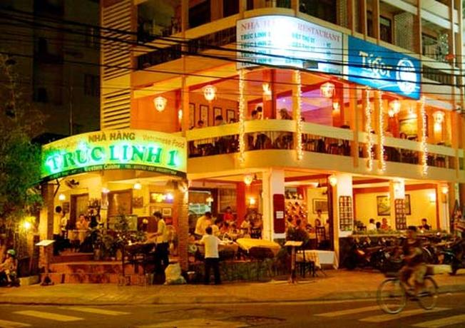 Khu vực nhà hàng trên phố Tây Nha Trang