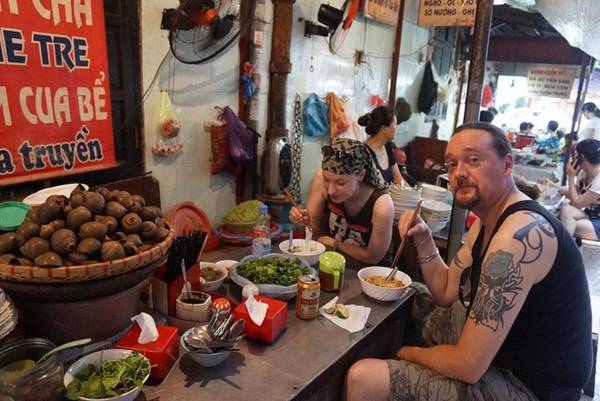 Du lich Ha Noi - Bún ốc, bún chả là hai món khoái khẩu đắt khách nhất tại ngõ chợ Đồng Xuân