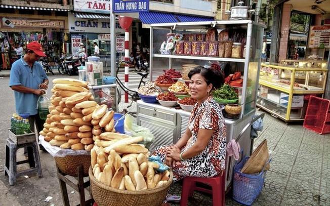 Những quầy bánh mỳ như này là hình ảnh quen thuộc ở Việt Nam