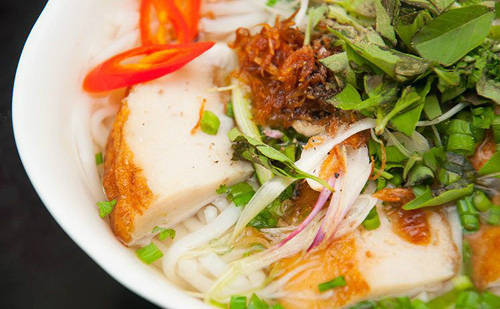 Bánh canh chả cá Bình Định được Tổ chức Kỷ lục châu Á ghi nhận đạt giá trị ẩm thực châu Á. Ảnh: VOV