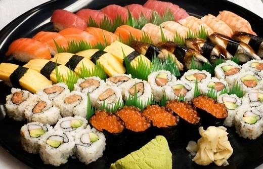 Sushi có rất nhiều loại để thực khách thưởng thức: Nigiri, Makizushi, Inarizushi, Chirashizushi, Oshizushi.
