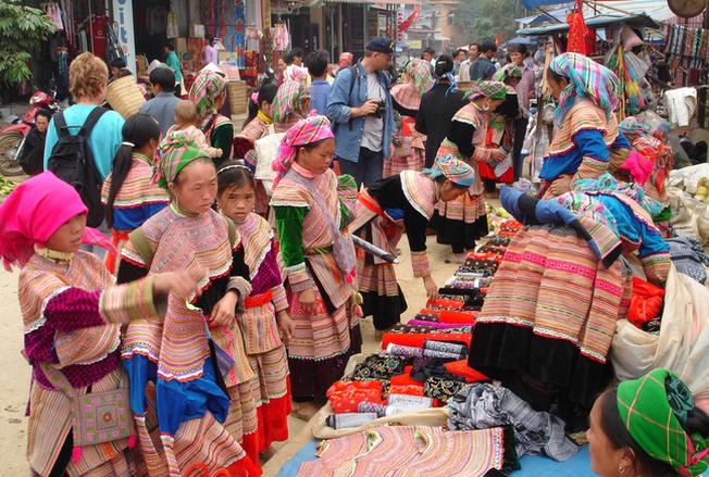 Không khí đông vui, nào nhiệt tại phiên chợ Cao Sơn