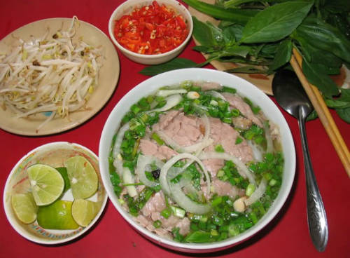 Phở là món ăn nổi tiếng của người Việt