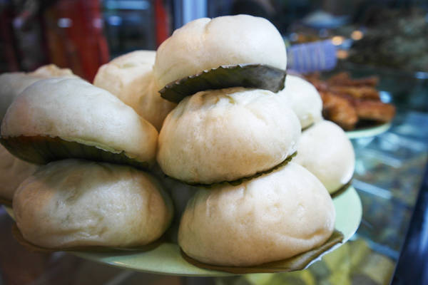 Bánh bao hấp: Tuy là món ăn có nguồn gốc từ Trung Quốc, nhưng bánh bao đã trở thành một món ăn nhẹ phổ biến của cộng đồng người Phúc Kiến sống tại Jakarta.