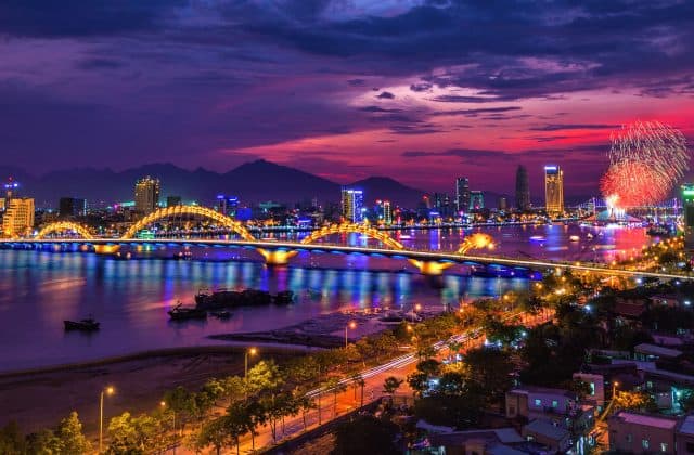 Thành phố Đà Nẵng nhộn nhịp về đêm 