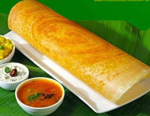 Bánh dosas và lá chuối Đây là món ăn khá đơn giản làm từ hỗn hợp bột gạo và đậu lăng đen. Tùy từng gia đình mà họ đặt bánh trên hoặc cuốn vào lá chuối để tăng thêm hương vị. Bánh dosas có thể có nhân hoặc không, chấm kèm sốt cà ri cay. Quê hương của món này phải kể đến Tamil Nadu. Ảnh: Pikspost