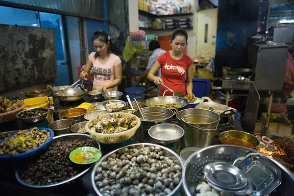 Du lịch Sài Gòn khám phá 5 khu phố ẩm thực nổi tiếng. 