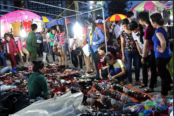 Chợ đêm Thủ Đức cho sinh viên nổi tiếng với các mặt hàng siêu rẻ
