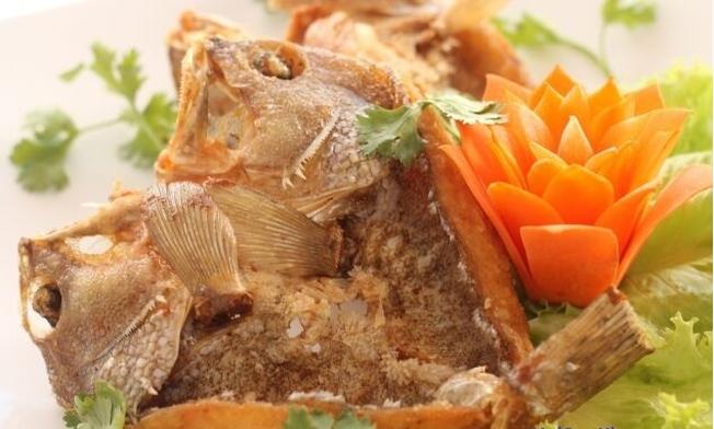 Cá mú một nắng chiên giòn một trong những món ngon nổi tiếng Đà Nẵng