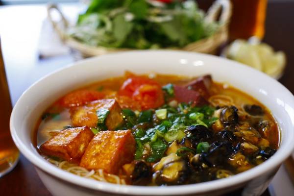 Bún ốc là món ăn mà khách du lịch Hà Nội rất yêu thích.