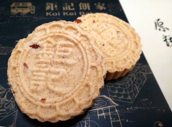 Những chiếc bánh quy hạnh nhân gây ấn tượng bởi cách chế biến bằng thủ công độc đáo. Ảnh: Besudesuabroad.com