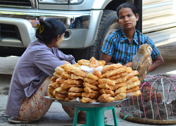 Hầu hết các loại bánh ở Myanmar được làm từ bột gạo hoặc bột nếp.