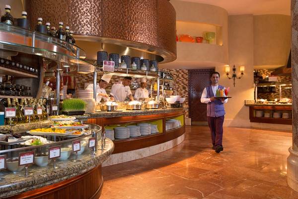 Nhà hàng Kaleidoscope, The Atlantis, Dubai: Mọi thứ ở Dubai đều có quy mô và chất lượng khác thường, ngay cả buffet sáng. Bạn sẽ thấy choáng ngợp trước số lượng món ăn được phục vụ tại nhà hàng Kaleidoscope. Ảnh: Atlantisthepalm.