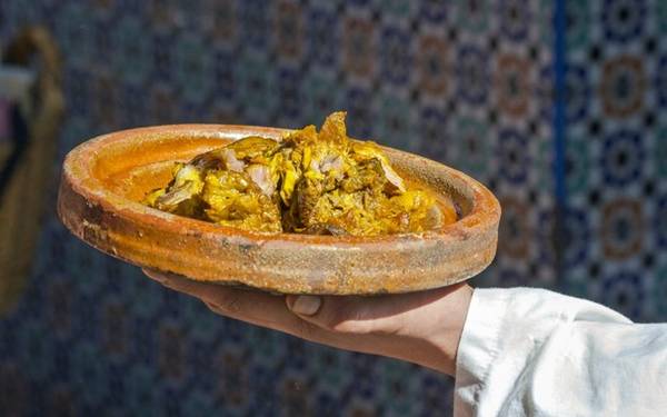 Tangia, Marrakech, Morocco: Thịt cừu, tỏi, chanh, nghệ tây, và thì là Ai Cập được cho vào một nồi đất, đun cho tới khi chín nhừ. Đây là một đặc sản du khách nên thử khi tới Marrakech.