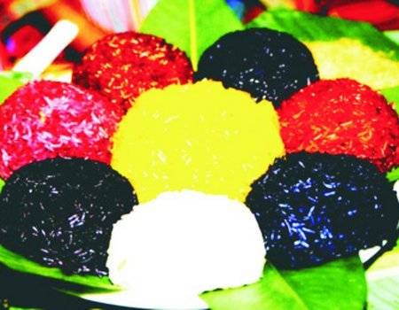 Xôi bảy màu là món ăn đậm nét văn hóa truyền thống của dân tộc Nùng ở Mường Khương, Lào Cai