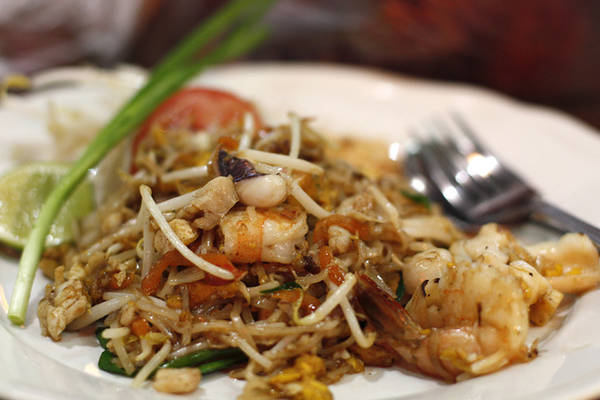 Du lịch Thái Lan - Có nét giống như món phở xào, món Pad Thái mặn hơn một chút, có vị chua cay.