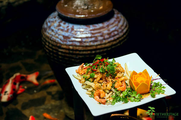 Bạn sẽ được thưởng thức những món ăn dân dã truyền thống của Việt Nam, với cách chế biến đặc biệt tại nhà hàng.
