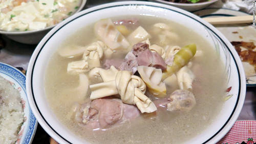 Súp Yan Du Xian Đây là món súp bổ dưỡng, được dùng phổ biến ở vùng đồng bằng sông Trường Giang vào đầu mùa xuân. Măng, thịt, đậu phụ và rượu được cho chung trong một nồi đất và ninh sôi hàng giờ. Món ăn có hương vị độc đáo và và khó tìm thấy trong ẩm thực phương Tây.