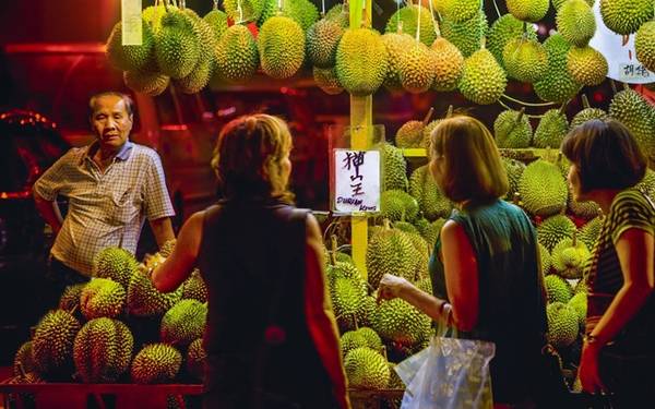 Sầu riêng, Penang, Malaysia: Được coi là “vua trái cây” của Đông Nam Á, loại quả này có mùi rất đặc trưng. Sầu riêng phổ biến ở nhiều quốc gia , nhưng chất lượng tốt nhất là ở khu Balik Pulao của Penang, Malaysia.