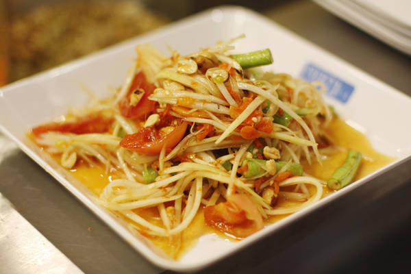 Du lịch Thái Lan - Món ăn dễ làm nhưng ăn ngon miệng bởi đủ các vị chua cay.