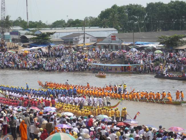 Sự sôi nổi của lễ hội đua thuyền Đà Nẵng