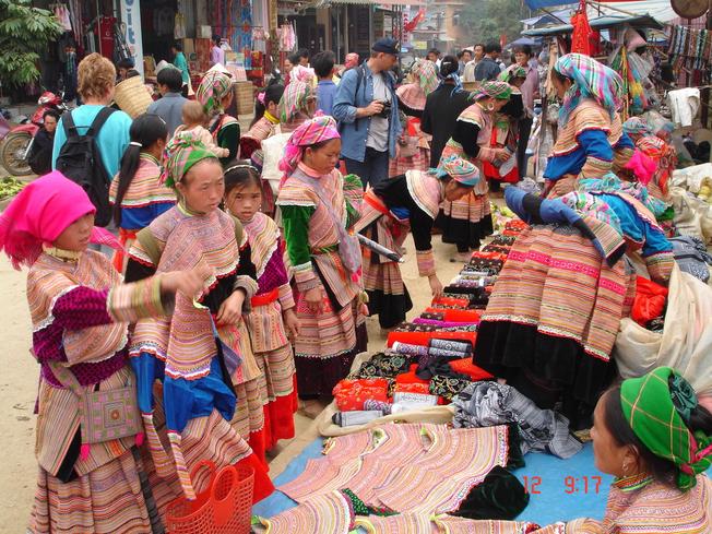 Chợ phiên Bắc Hà Một trong những địa điểm du lịch nổi tiếng ở Lào Cai