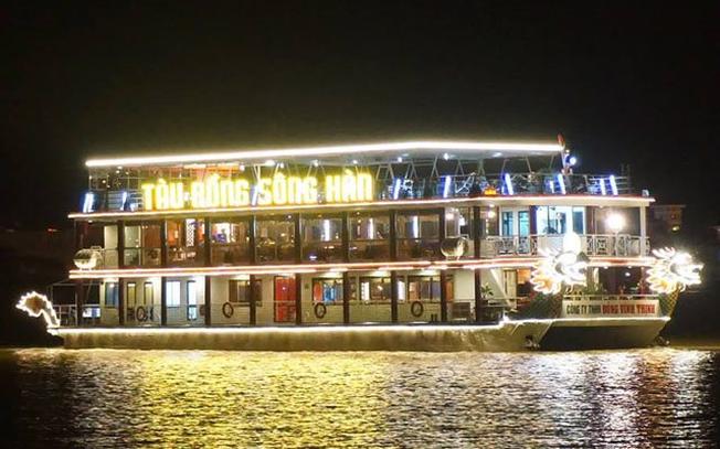 Tàu rồng – điểm sáng của thành phố Đà Nẵng về đêm