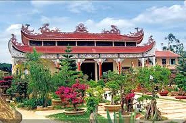 Thiền viện Vạn Hạnh với một trong những thiền viện lớn nhất Lâm Đồng